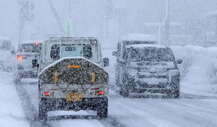1.000 οχήματα παγιδευμένα λόγω του χιονιά